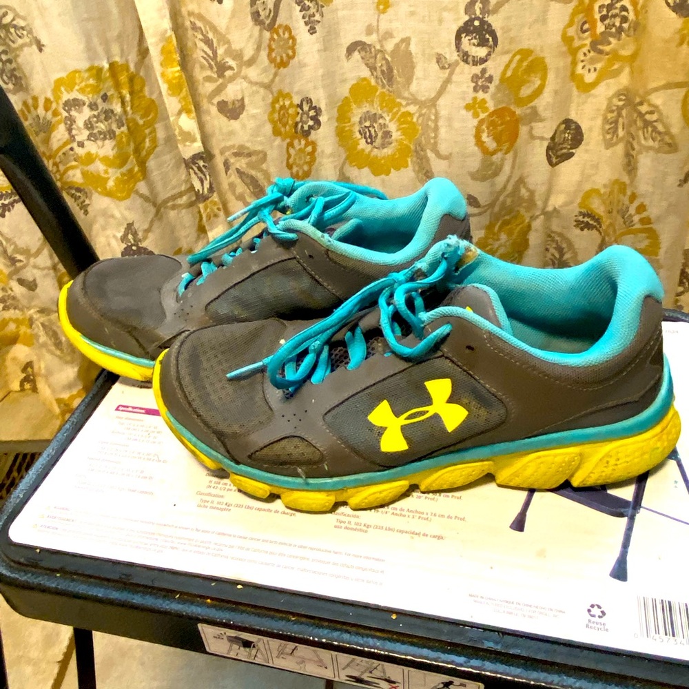 Preloved Under Armour running shoes. Women’s 8.